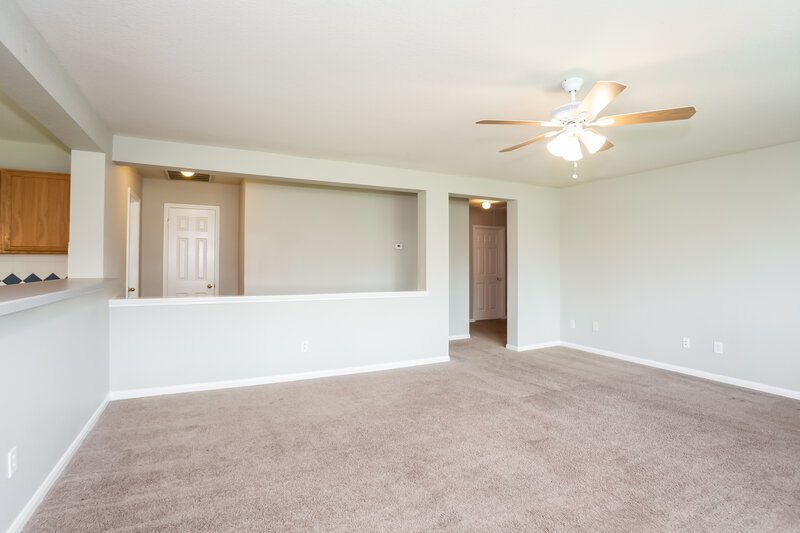 2,305/Mo, 4818 Mountain Timber Dr Friendswood, TX 77546 livingroom View