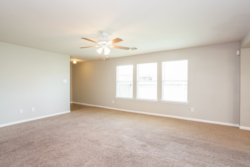 2,305/Mo, 4818 Mountain Timber Dr Friendswood, TX 77546 livingroom View 2