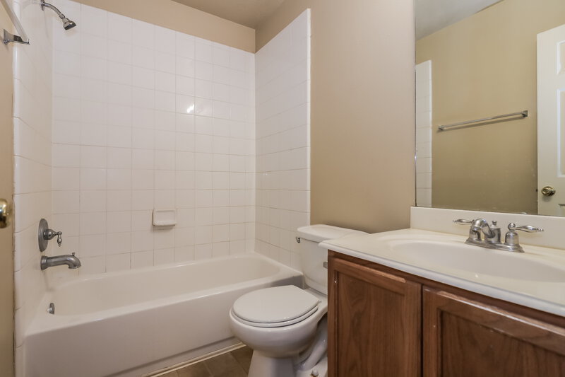 1,640/Mo, 7239 Calcutta Spring Dr Houston, TX 77083 Bathroom View