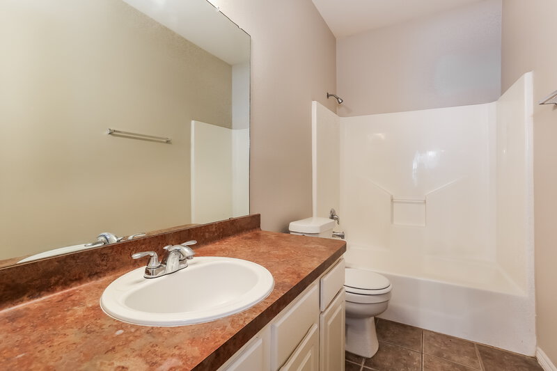 1,850/Mo, 10227 Berry Hill Ln Tomball, TX 77375 Bathroom View
