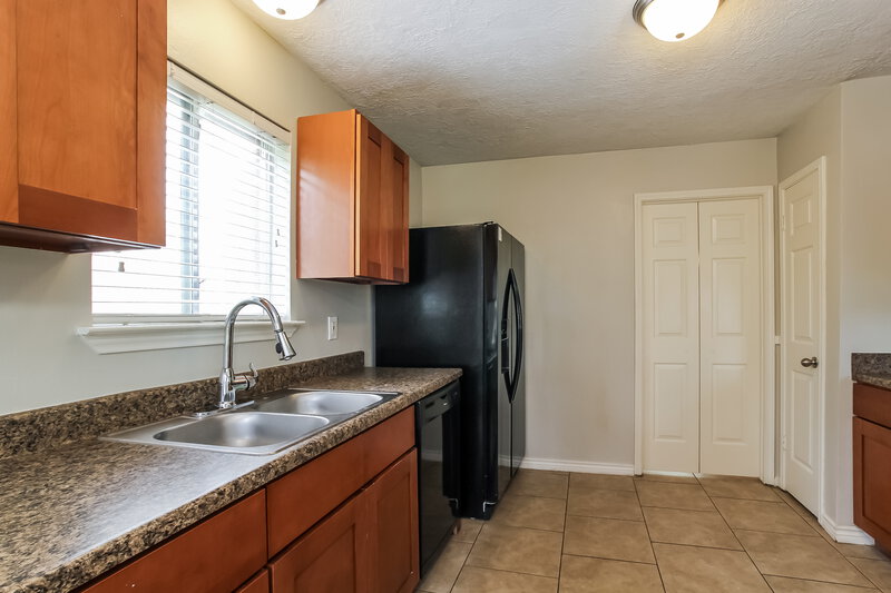2,160/Mo, 18707 Timber Spring Dr Humble, TX 77346 Kitchen View