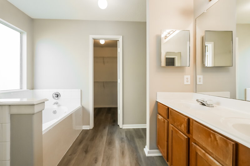 2,370/Mo, 19422 Billineys Park Dr Katy, TX 77449 Main Bathroom View