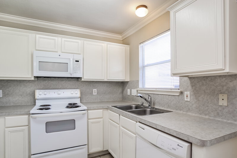 2,650/Mo, 11766 Rolling Stream Dr Tomball, TX 77375 Kitchen View 2