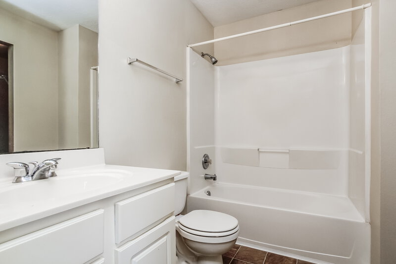 2,650/Mo, 11766 Rolling Stream Dr Tomball, TX 77375 Main Bathroom View