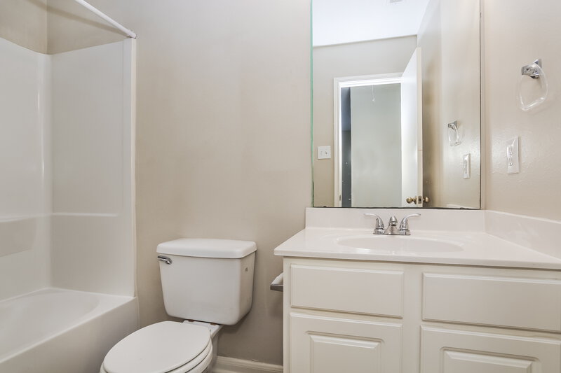 2,650/Mo, 11766 Rolling Stream Dr Tomball, TX 77375 Bathroom View