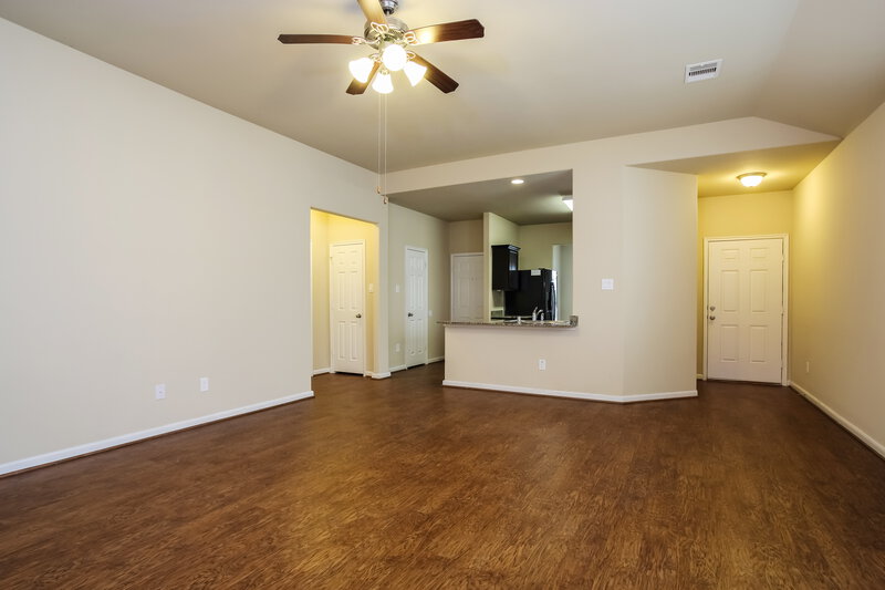 2,630/Mo, 2634 Mesquite Ridge Dr Houston, TX 77073 Living Room View 2