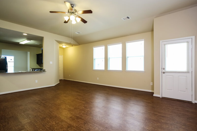 2,630/Mo, 2634 Mesquite Ridge Dr Houston, TX 77073 Living Room View 3