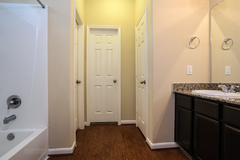 2,630/Mo, 2634 Mesquite Ridge Dr Houston, TX 77073 Master Bathroom View
