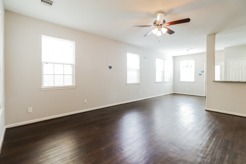 2,075/Mo, 2702 Mesquite Ridge Dr Houston, TX 77073 Living Room View