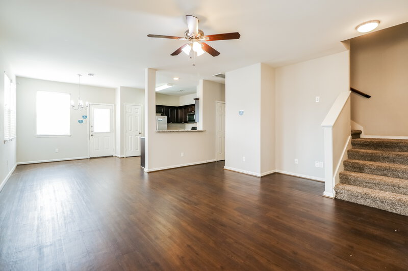 2,075/Mo, 2702 Mesquite Ridge Dr Houston, TX 77073 Living Room View 2