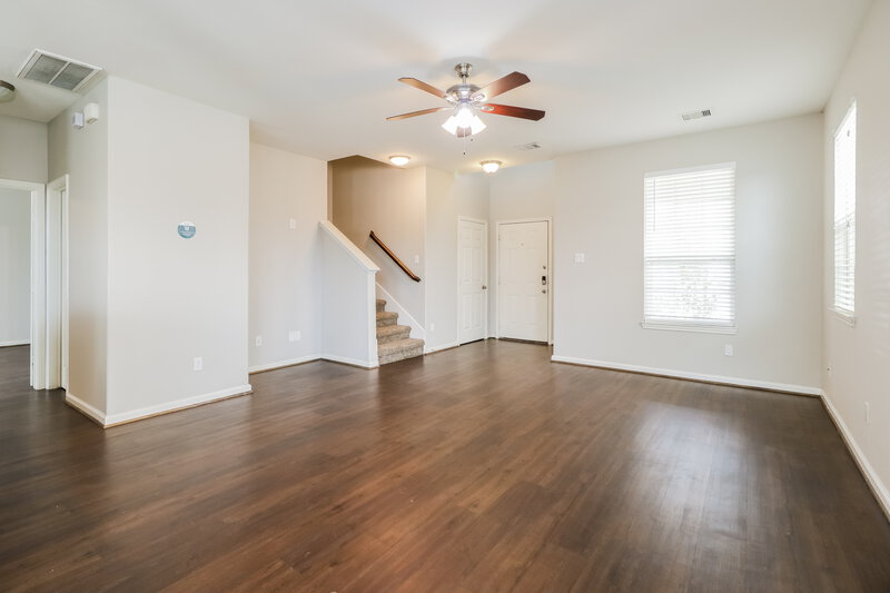 2,075/Mo, 2702 Mesquite Ridge Dr Houston, TX 77073 Living Room View 3