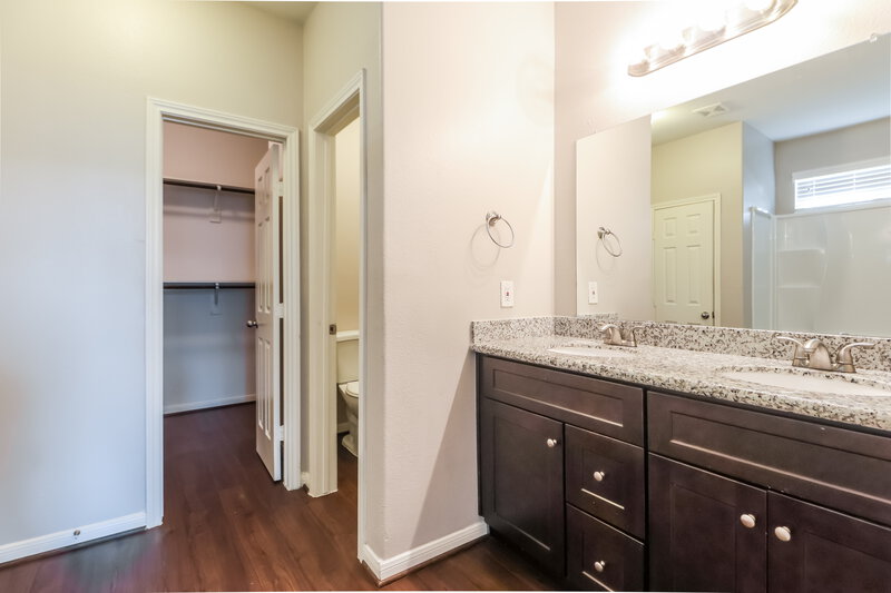 2,165/Mo, 2714 Mesquite Ridge Dr Houston, TX 77073 Main Bathroom View
