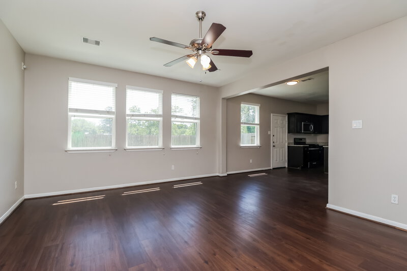 1,845/Mo, 2718 Mesquite Ridge Dr Houston, TX 77073 Living Room View 2