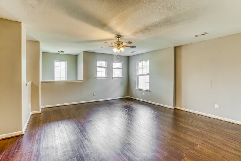 1,930/Mo, 2726 Mesquite Ridge Dr Houston, TX 77073 Living Room View