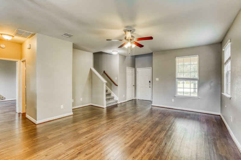 1,930/Mo, 2726 Mesquite Ridge Dr Houston, TX 77073 Living Room View 2