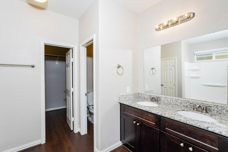 2,710/Mo, 2726 Mesquite Ridge Dr Houston, TX 77073 Main Bathroom View