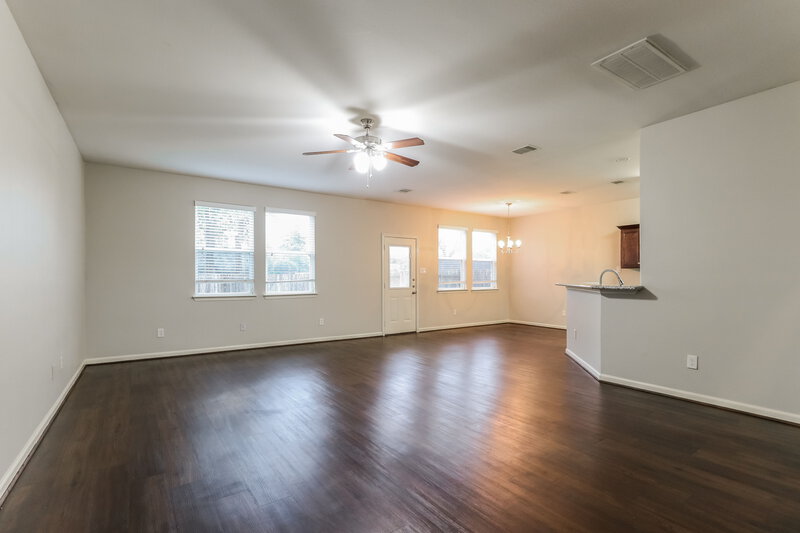 1,875/Mo, 2730 Mesquite Ridge Dr Houston, TX 77073 Living Room View