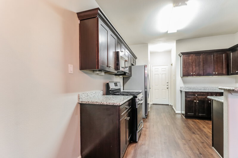 1,875/Mo, 2730 Mesquite Ridge Dr Houston, TX 77073 Kitchen View