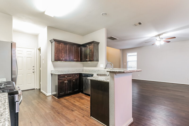 1,875/Mo, 2730 Mesquite Ridge Dr Houston, TX 77073 Kitchen View 2