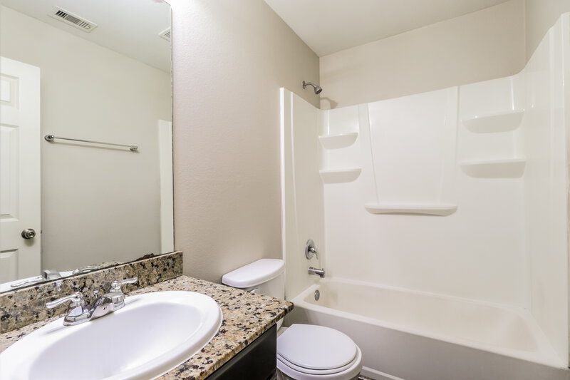 1,875/Mo, 2730 Mesquite Ridge Dr Houston, TX 77073 Bathroom View