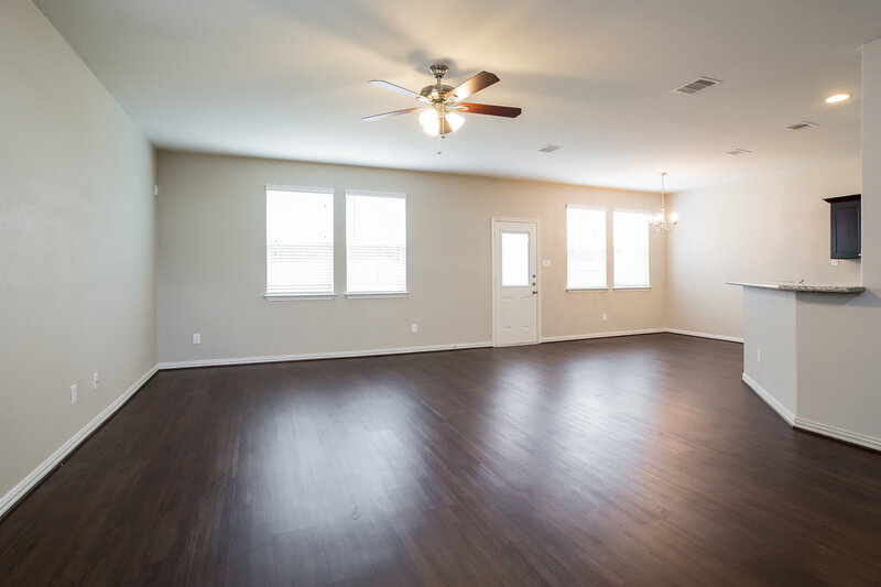 1,935/Mo, 2802 Mesquite Ridge Dr Houston, TX 77073 Living Room View