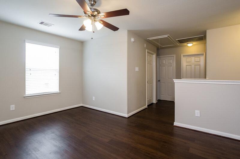 1,935/Mo, 2802 Mesquite Ridge Dr Houston, TX 77073 Living Room View 3