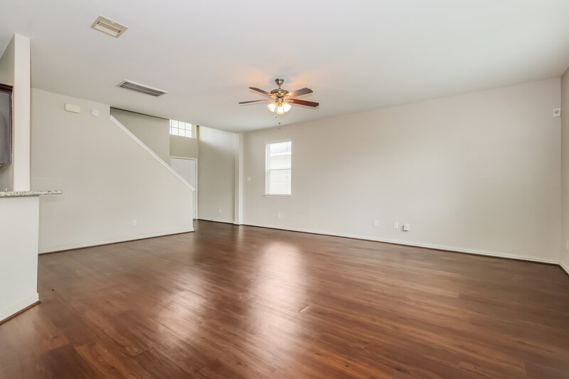 2,000/Mo, 2802 Mesquite Ridge Dr Houston, TX 77073 Living Room View