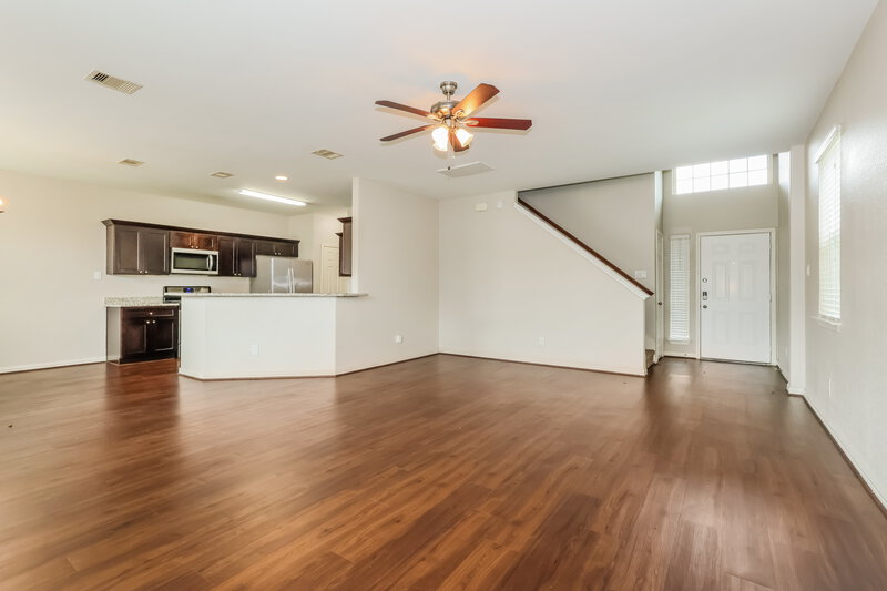 2,000/Mo, 2802 Mesquite Ridge Dr Houston, TX 77073 Living Room View 3