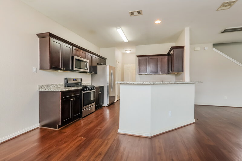 2,000/Mo, 2802 Mesquite Ridge Dr Houston, TX 77073 Kitchen View