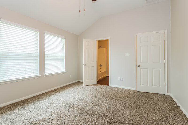 2,000/Mo, 2802 Mesquite Ridge Dr Houston, TX 77073 Main Bedroom View 2