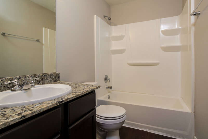 1,935/Mo, 2802 Mesquite Ridge Dr Houston, TX 77073 Bathroom View