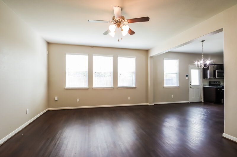1,990/Mo, 2810 Mesquite Ridge Dr Houston, TX 77073 Living Room View