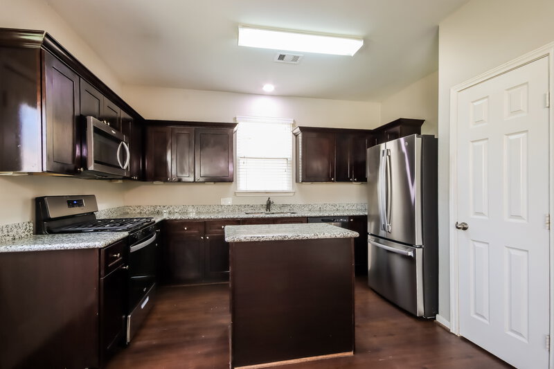1,990/Mo, 2810 Mesquite Ridge Dr Houston, TX 77073 Kitchen View