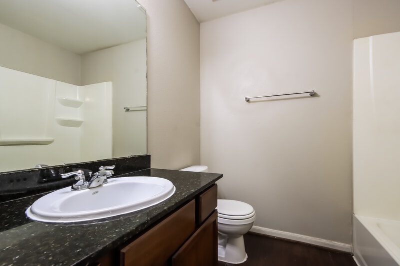 1,990/Mo, 2810 Mesquite Ridge Dr Houston, TX 77073 Bathroom View