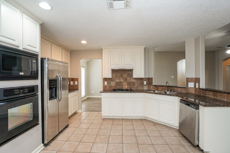 2,385/Mo, 3622 Sunset Meadows Dr Pearland, TX 77581 Kitchen View