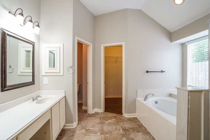 2,385/Mo, 3622 Sunset Meadows Dr Pearland, TX 77581 Main Bathroom View 2