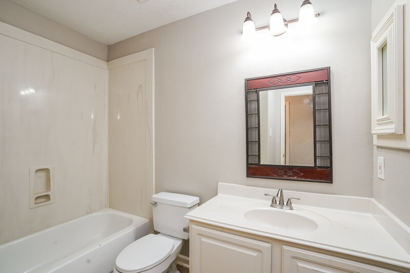 2,385/Mo, 3622 Sunset Meadows Dr Pearland, TX 77581 Bathroom View