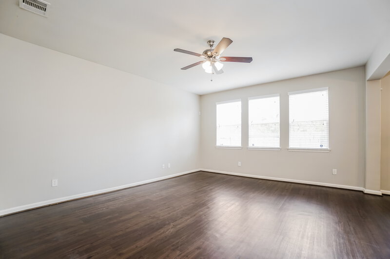 1,955/Mo, 2630 Mesquite Ridge Dr Houston, TX 77073 Living Room View