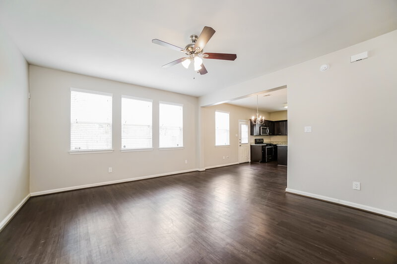 1,955/Mo, 2630 Mesquite Ridge Dr Houston, TX 77073 Living Room View 2