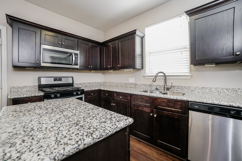 1,955/Mo, 2630 Mesquite Ridge Dr Houston, TX 77073 Kitchen View 2