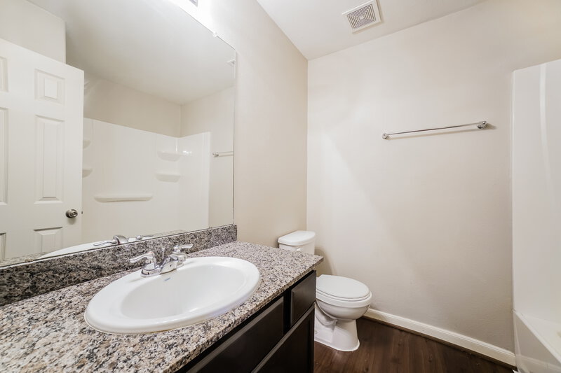 1,955/Mo, 2630 Mesquite Ridge Dr Houston, TX 77073 Bathroom View