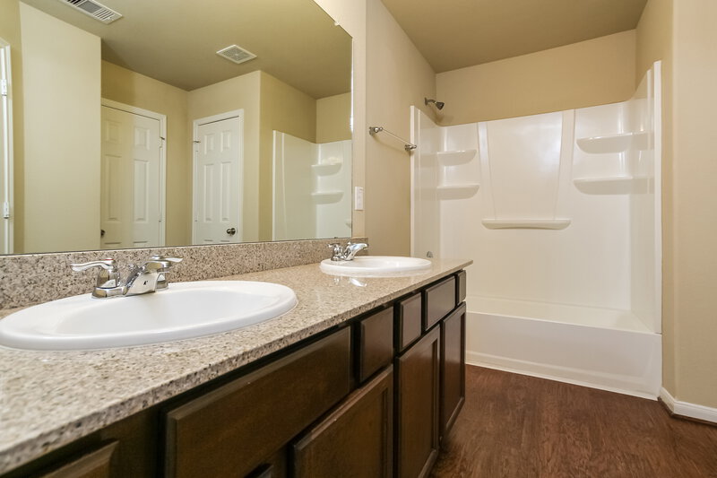 2,680/Mo, 21807 Octavia Way Houston, TX 77073 Bathroom View
