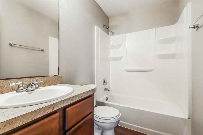 1,860/Mo, 21810 Octavia Way Houston, TX 77073 Bathroom View
