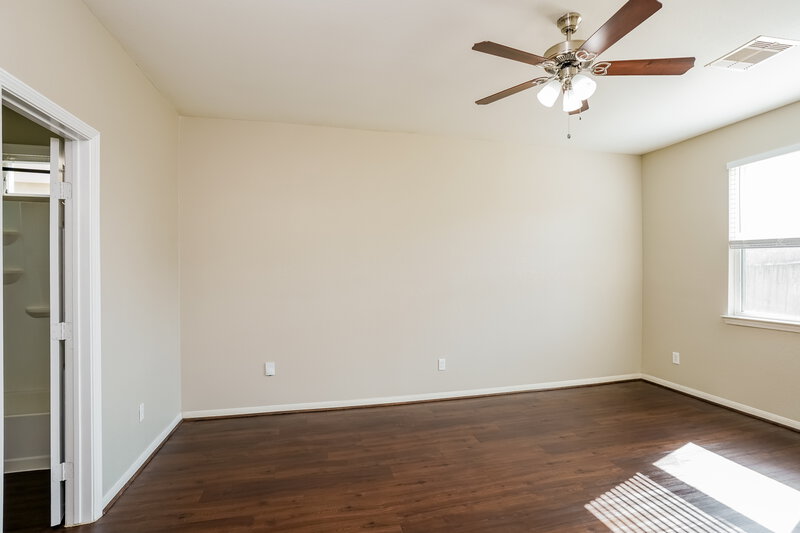 1,995/Mo, 21815 Octavia Way Houston, TX 77073 Main Bedroom View