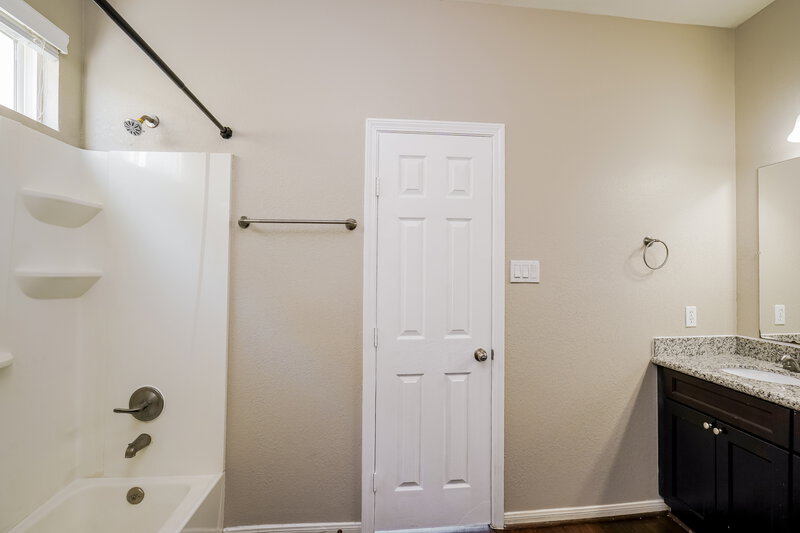 1,995/Mo, 21815 Octavia Way Houston, TX 77073 Main Bathroom View 2