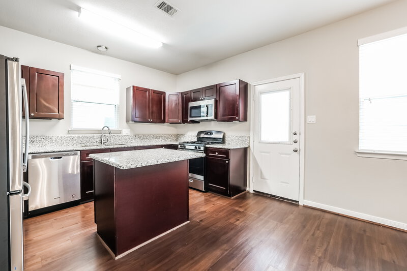 2,205/Mo, 21819 Octavia Way Houston, TX 77073 Kitchen View