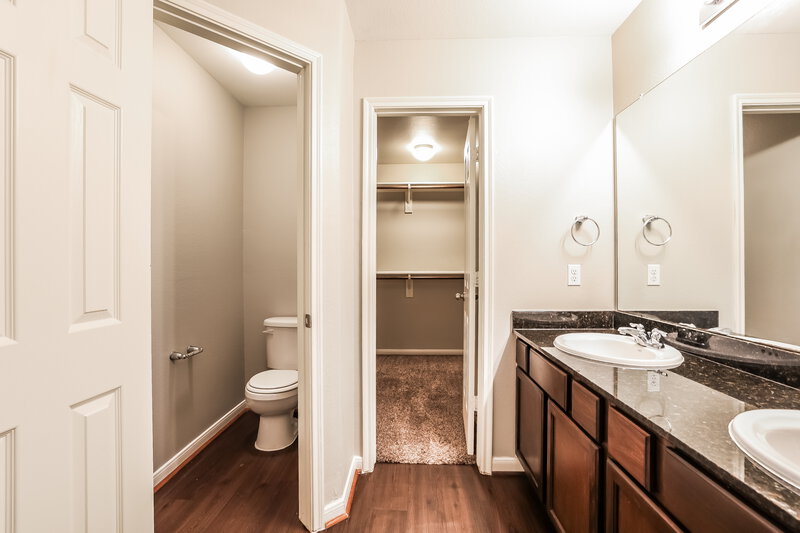 2,205/Mo, 21819 Octavia Way Houston, TX 77073 Main Bathroom View 2