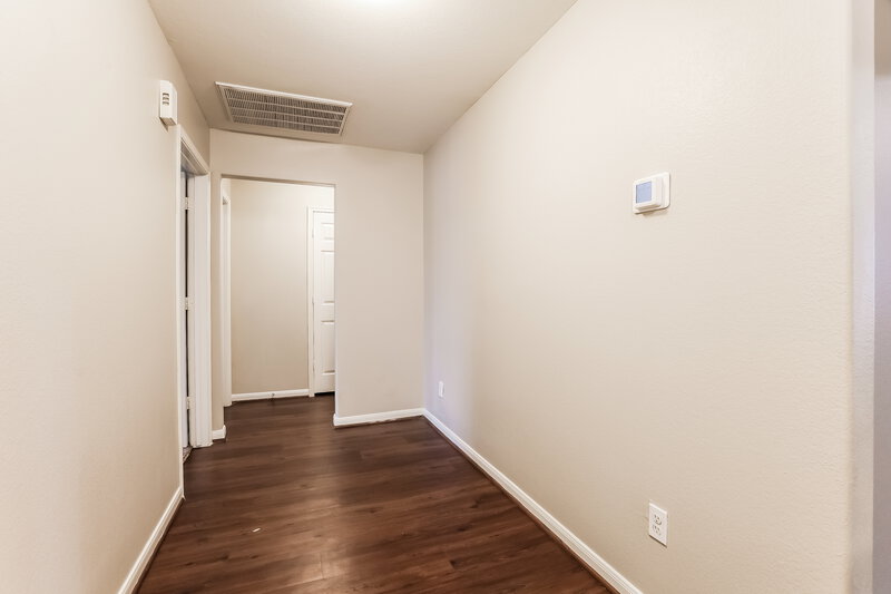 2,205/Mo, 21819 Octavia Way Houston, TX 77073 Hallway View