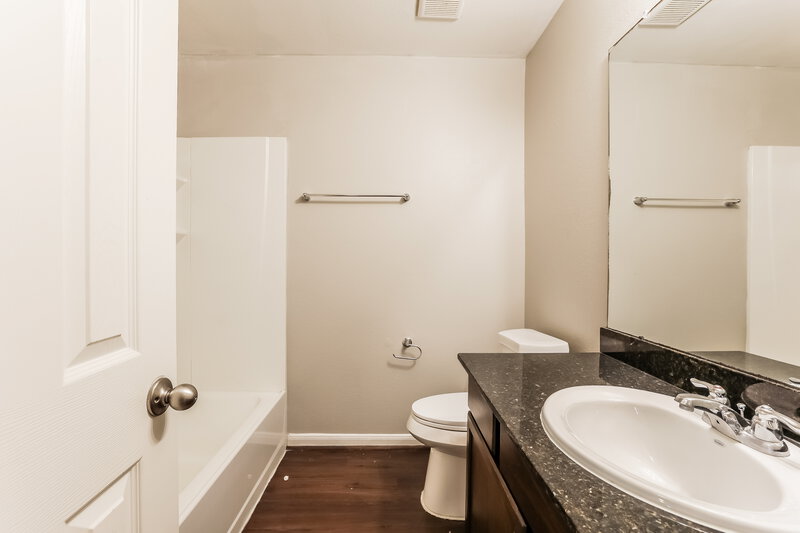 2,205/Mo, 21819 Octavia Way Houston, TX 77073 Bathroom View