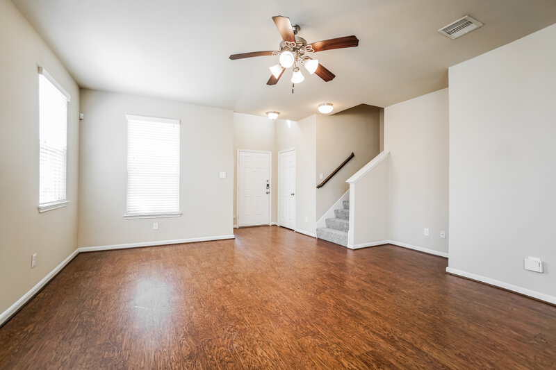 2,380/Mo, 10327 Scenic Vista Dr Humble, TX 77396 Living Room View 2